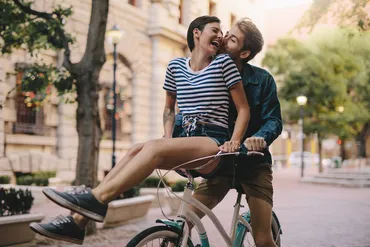 実は遺伝子レベルで決まってる？！相性のいいキス 