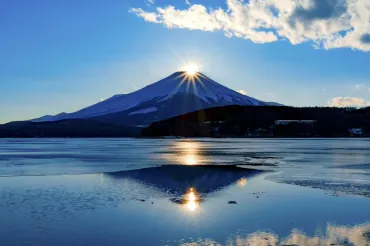 縁起の良い初日の出動画「ダイヤモンド富士」を見るなら山中湖がおすすめ！ 富士山の頂から輝く朝日は崇高な美しさ 