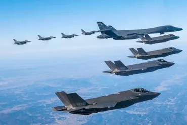 米韓両軍が合同訓練で爆撃機投入北朝鮮けん制