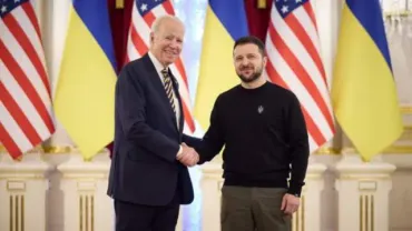 バイデン米大統領、キーウ電撃訪問ゼレンスキー大統領に「必要な限り」支援約束