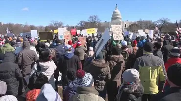 大統領の日゛にアメリカ各地で反トランプ反イーロン・マスクデモ「政府効率化省を倒せ」