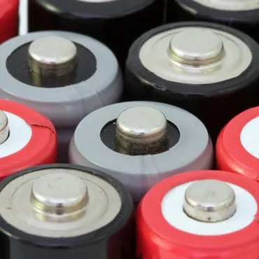韓国:アリセル社のリチウム電池工場の火災で、中国、ラオス、韓国の移民労働者人が死亡し、安全対策規則違反が疑われる;企業コメントを含む