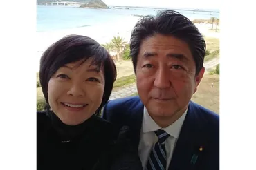 写真】安倍晋三氏の葬儀、号泣して頬ずりした昭恵夫人 「泥酔した妻をおんぶ」夫婦円満35年の秘訣