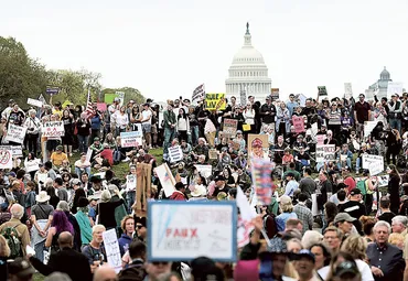 全米で政権抗議デモ50州1200カ所超発足後最大規模