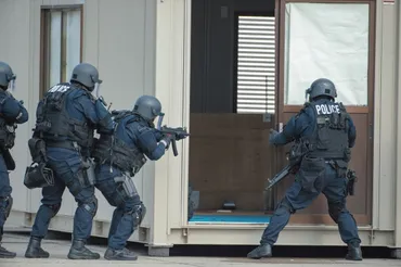 日本の警察特殊部隊SATとSITとは？役割の違いを徹底解説！(？)特殊部隊SATとSIT: 組織と任務、そして連携