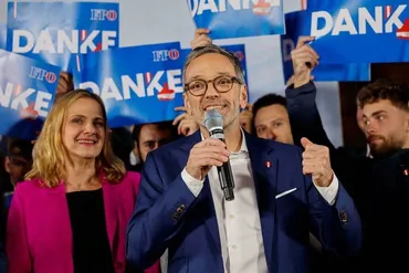 オーストリア:オーストリア、極右第党総選挙過半数届かず連立協議