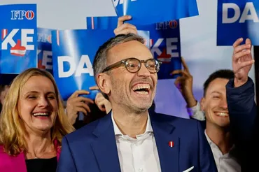 元ナチス党員ら設立の右翼、差別化戦略で第党オーストリア総選挙:朝日新聞