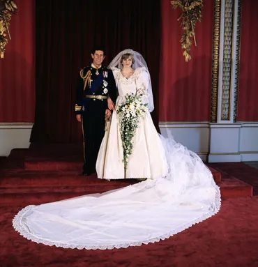 ダイアナ妃とその家族：波乱万丈の人生と現在？ダイアナ妃の人生と、チャールズ皇太子、ウィリアム皇太子、ヘンリー王子の現在