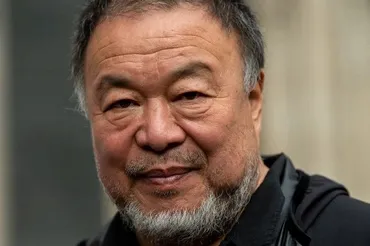 アイ・ウェイウェイと表現の自由、検閲問題を巡る議論？検閲と表現の自由：アイ・ウェイウェイ、国際ペン、そして芸術界の反応