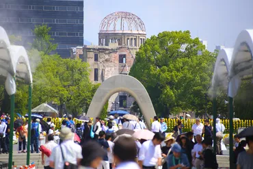 年の平和記念式典は、昨年の衝突事故を受けて規制範囲を公園全体に拡大して強化へ