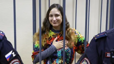 ロシアの裁判所、反戦アーティストに禁錮年値札を反戦メッセージに取り替え