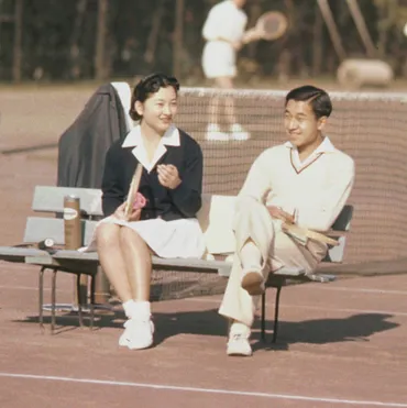 美智子さまの軌跡：美智子さまの生涯と、その時代を彩ったファッションとは？美智子さまの華麗なる軌跡：皇室ファッションと、国民に寄り添う姿