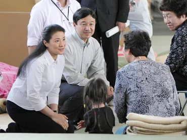 東日本大震災年被災地で示された象徴天皇の姿