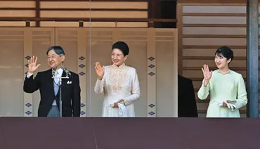 天皇陛下「安らかで良い年に」骨折の美智子さまもつえを使わず参列年ぶり新年一般参賀に万人:東京新聞デジタル