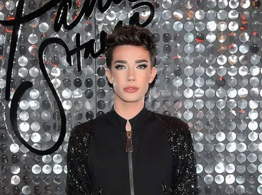 ジェームス・チャールズ、同性愛者ではない男性に「性的プレッシャー」