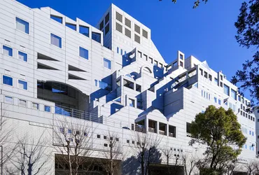 原広司の建築と思想：境界、都市、そして未来への問いかけ？建築家 原広司：境界論、京都駅、そして多様な作品群