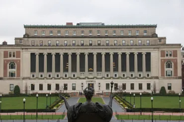 コロンビア大学で何が？ 紛争、抗議活動、そして大学の未来は？コロンビア大学の激動：紛争、抗議、そして学長辞任