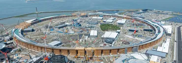 未来を照らす巨大木造リング: 2025年大阪・関西万博の挑戦と持続可能性への取り組みとは？大屋根リングが象徴する未来都市: 環境問題、技術革新、そして子供たちの教育