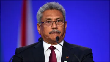 スリランカ大統領、軍用機で国外脱出 辞任直前に