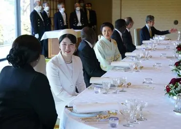 愛子さま、海外賓客との食事会に初出席 ケニア大統領の隣に