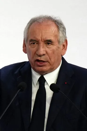 フランス政治の混乱？バイル首相の信任投票と政局の行方(？)緊縮財政と政権運営の危機