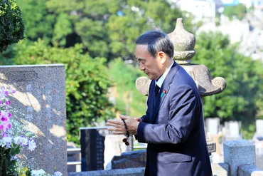 菅首相、秘書務めた小此木氏墓前に報告 声震わす場面も：朝日 ...