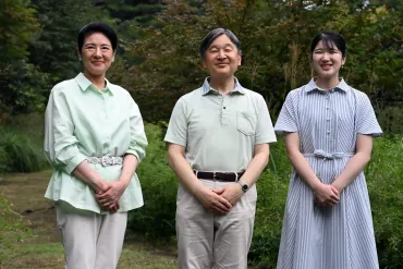 天皇ご一家 リラックスされた那須ご静養…愛子さまが陛下の頭から蚊を払われる場面も 