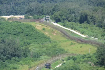 非武装地帯(DMZ)とは】別名「38度線」。朝鮮戦争の゛休戦゛を示す軍事境界線