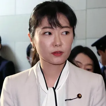 加藤鮎子こども相「えーと」「あの」乱発のボロボロ答弁！ 事務所費疑惑ますます深まる