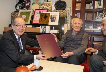 村山富市元首相、100歳誕生日前にお祝い 明大OBが自宅訪問 