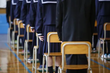 卒業式や甲子園などで歌われる「校歌」 なぜ日本に根づいたのか? 日本人が育んだ学校文化の謎に迫った一冊