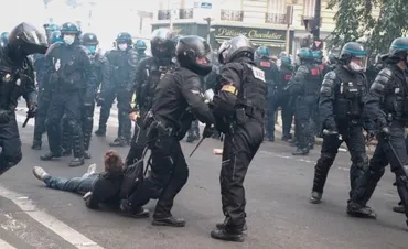 フランス 強権政治と市民の衝突激化 警察による移民少年の射殺に怒り爆発 年金改革から続く弱者切り捨て 