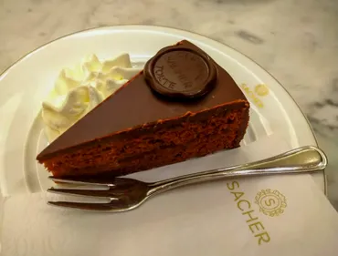 カフェザッハーでザッハトルテを食べる！～Sacher torte at Cafe Sacher 【ウィーン旅行_#11】