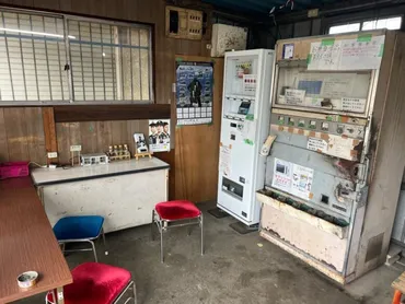 ボロボロながら現役で稼働しているお弁当の自販機！【あらいやオートコーナー】(茨城県稲敷市) – 日本全国食べ歩き