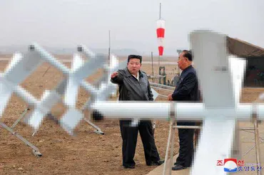 北朝鮮の自爆型ドローン、ついに公開！気になる性能と今後の動向は？北朝鮮の軍事力、新たな脅威とは！？