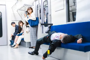 電車内でイキるオジサン！がやらかす無自覚な迷惑行為。周りの目を気にしない、「無敵のオジサン」に驚愕。 