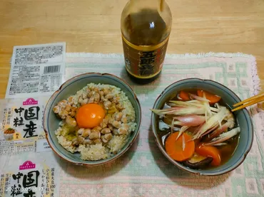 玄米納豆卵かけごはん。野菜味噌汁。 