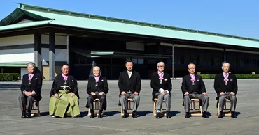 皇居で文化勲章授与式 岡野弘彦さん、短歌で喜び表現 