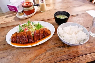 洋食の朝日』平日の行列感とビーフカツ的なビフカツなど＠神戸 