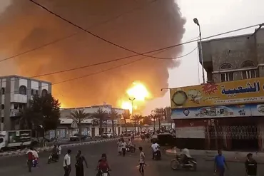 イスラエルがフーシ派に報復 イエメン西部の港を空爆、6人死亡