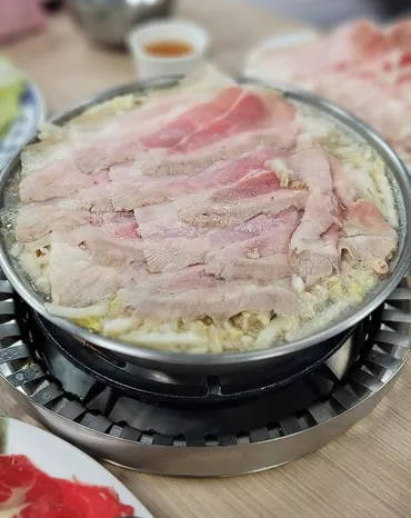 鍋】台北:酸味強めの本格派！酸菜白肉火鍋の「長白小館」@国父紀念館 